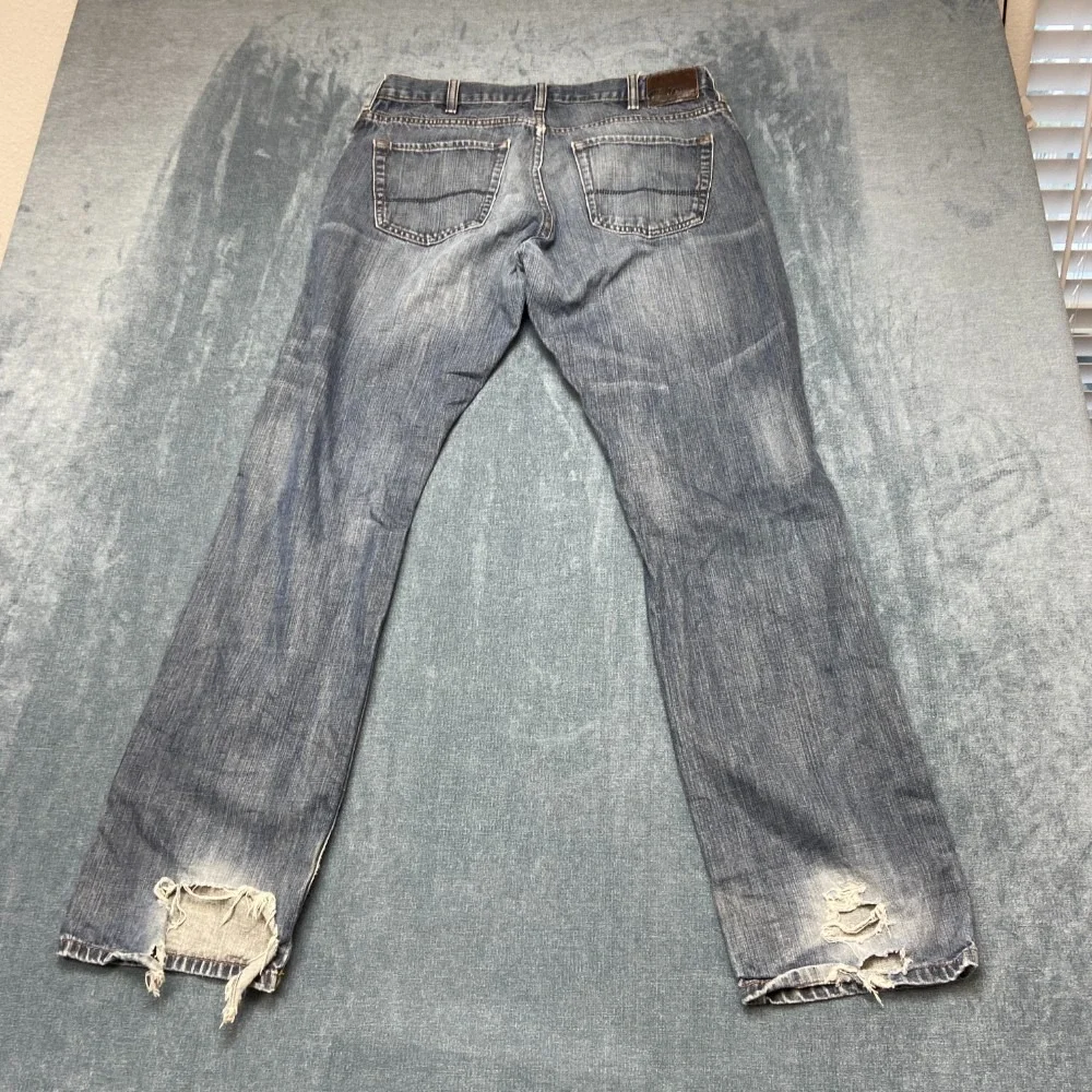 Vintage Lee Jeans Mens 34x31 Blue Denim Everyday Wear Travel Slim Fit Distressed